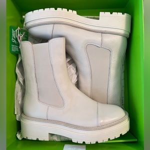 NEW AND UNWORN SAM EDELMAN LAGUNA CHELSEA BOOT IVORY